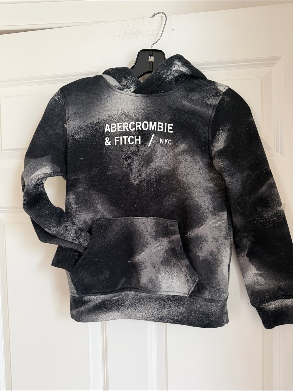 Abercrombie & Fitch Black and Gray Tie-Dye Crewneck Hoodie
